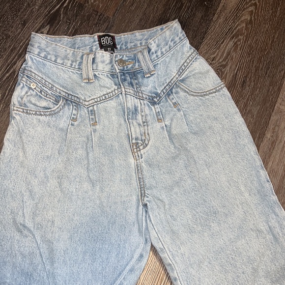 BDG urban outfitters Light Wash Jeans Boyfriend Jeans denim mom jeans - Picture 3 of 7